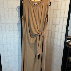 Nine Britton Elegant Tan Sleeveless Maxi Dress